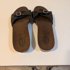 Womens slide sandals, size 9